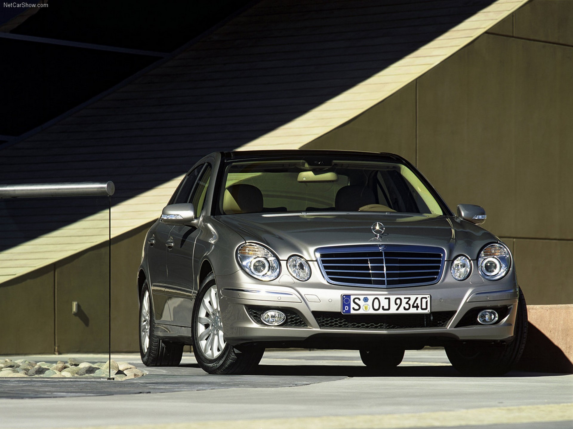 Mercedes-Benz-E-Class-2006-1280-cb006fcc23913792c540c9fc10f2873311.jpg